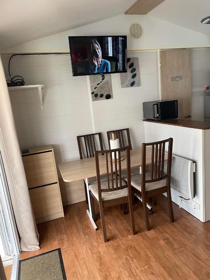 Mobil-Home 4/6 Personnes , Terrasse Couverte ,Piscine Chauffee . Biville-sur-Mer Exterior photo