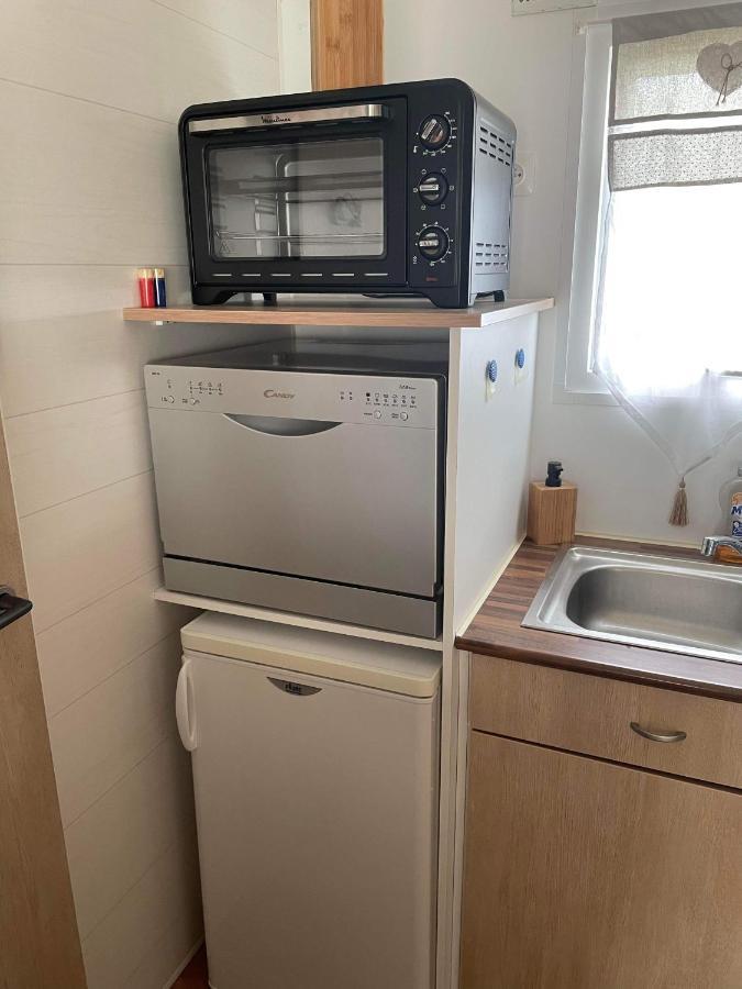 Mobil-Home 4/6 Personnes , Terrasse Couverte ,Piscine Chauffee . Biville-sur-Mer Exterior photo