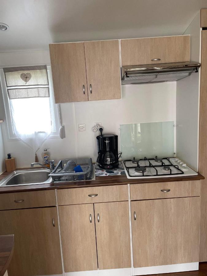 Mobil-Home 4/6 Personnes , Terrasse Couverte ,Piscine Chauffee . Biville-sur-Mer Exterior photo