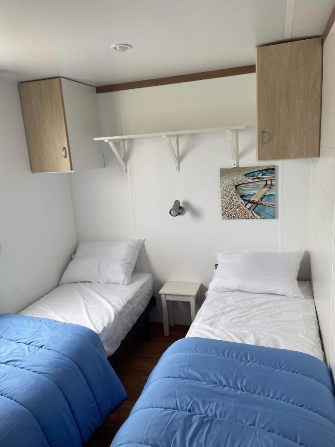 Mobil-Home 4/6 Personnes , Terrasse Couverte ,Piscine Chauffee . Biville-sur-Mer Exterior photo
